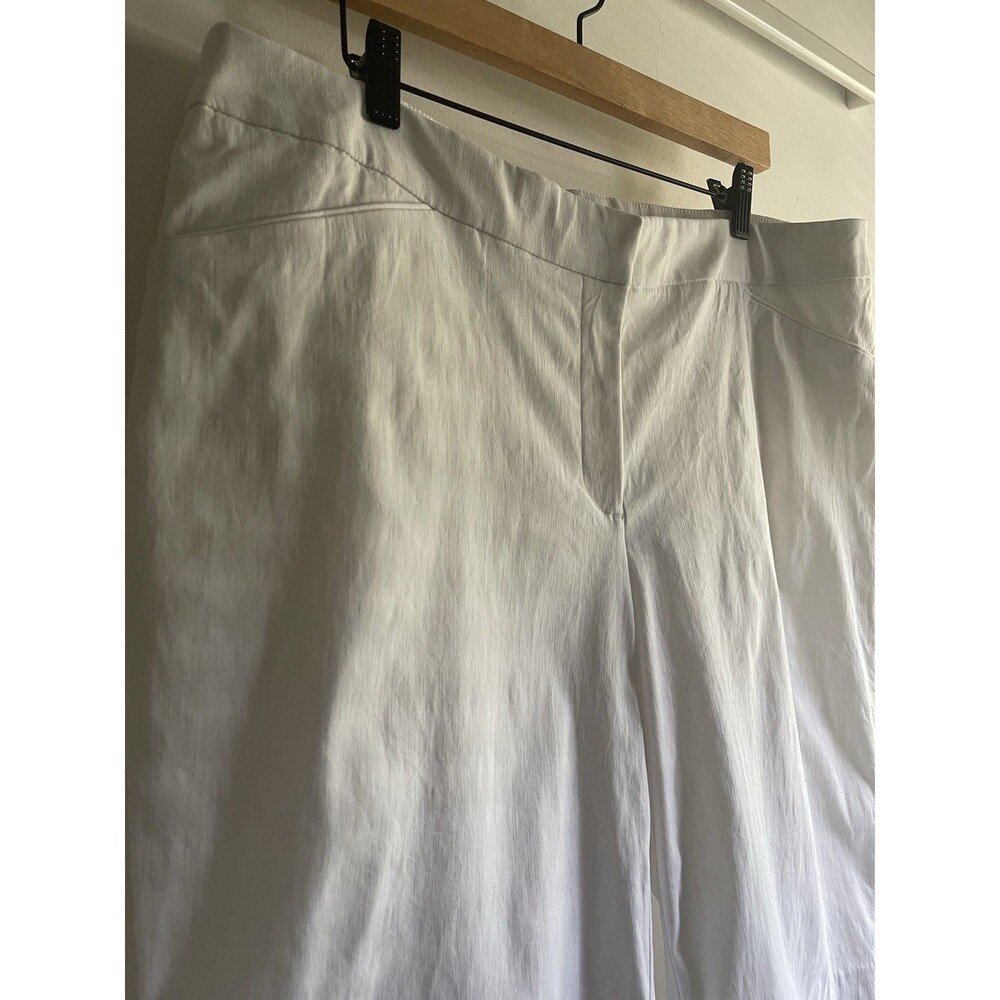NWT Chicos So Slimming White Stretch 13” Bermuda Shorts Size 3/XL/US 16 Pockets - Picture 7 of 12